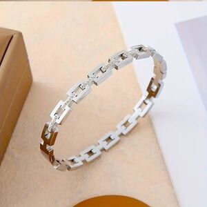 NWOT[18K Golden Plated Bangle Rhinestone] Classic Infinity Link Bangle Bracelet